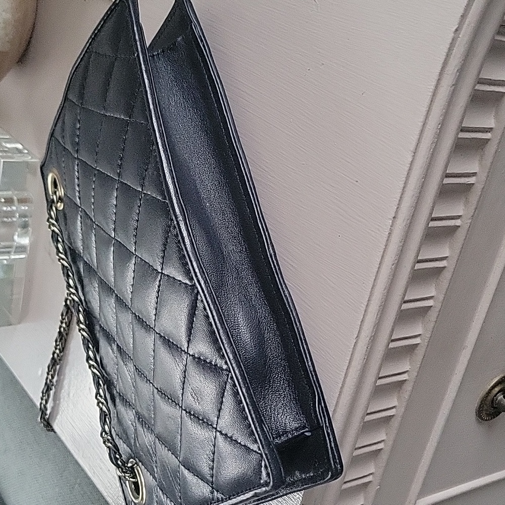 Bloomingdale's Quilted Navy Blue Chain Shoulder Bag - Picture 11 of 12